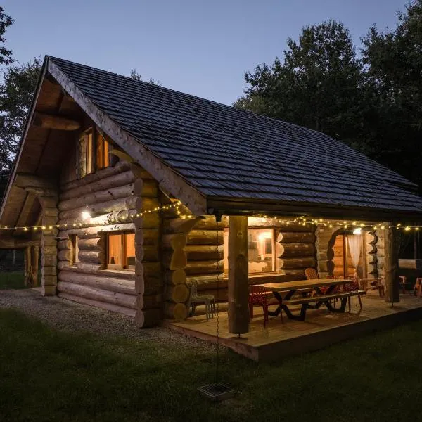 Gîtes en rondins de Vassivière - Les Fustes de Plazanet, hotell i Faux-la-Montagne