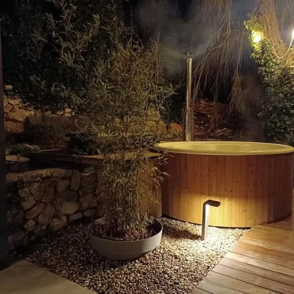 Les Bains de St Clair - Chambre Bain Nordique Spa, hotel v destinaci Saint-Zacharie