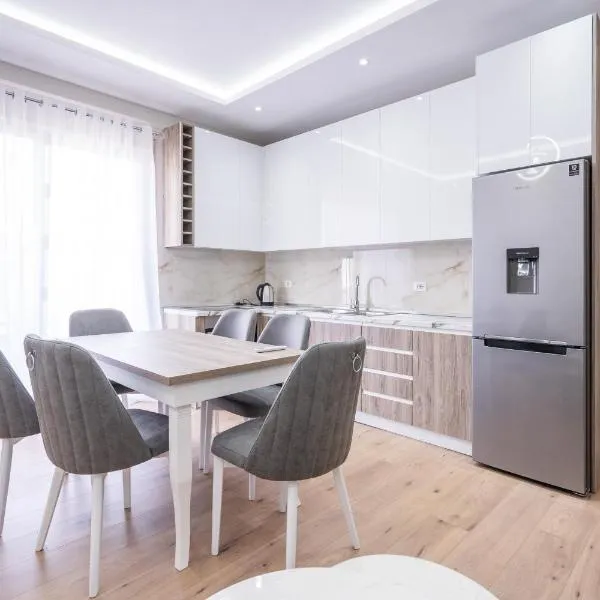 Renovated Condo close to town center and the beach, hotel v destinaci Vlorë