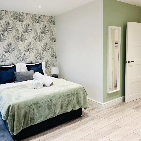 Delightful Ealing Retreat - Steps to Tube & Shops, hotel em Ealing