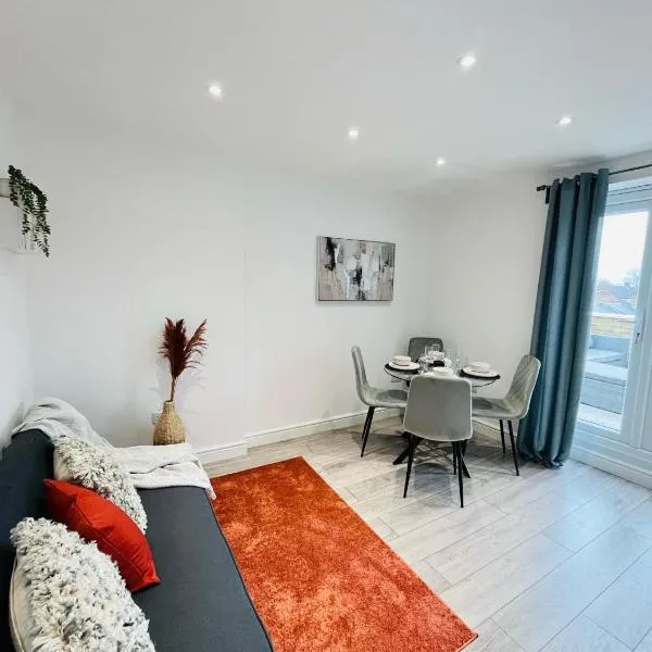 Delightful Ealing Retreat - Steps to Tube & Shops, hotel in Ealing