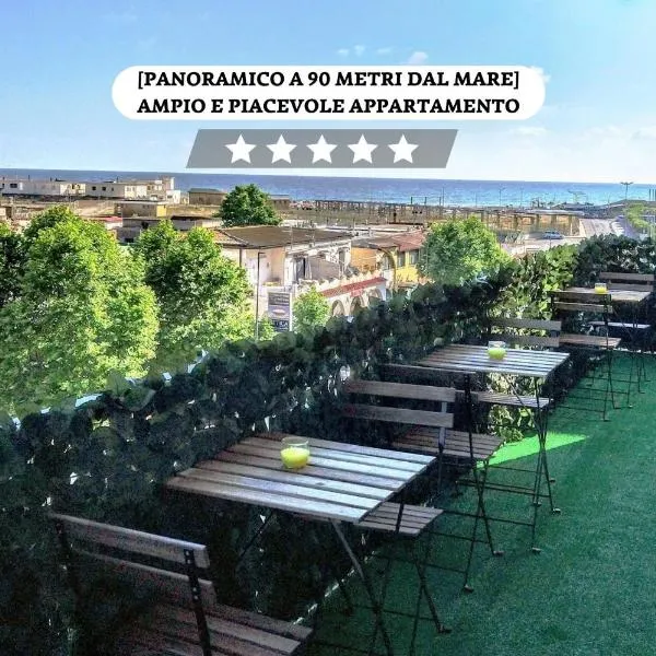 [Panoramico e a 90 metri dal mare] – hotel w mieście Castel Volturno