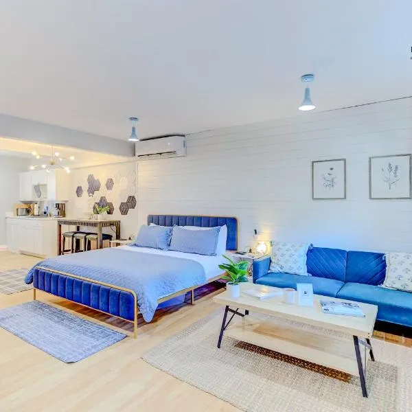 The Moose #8 - Modern Luxe Loft with King Bed & Free Parking & Wifi, hotel en Memphis