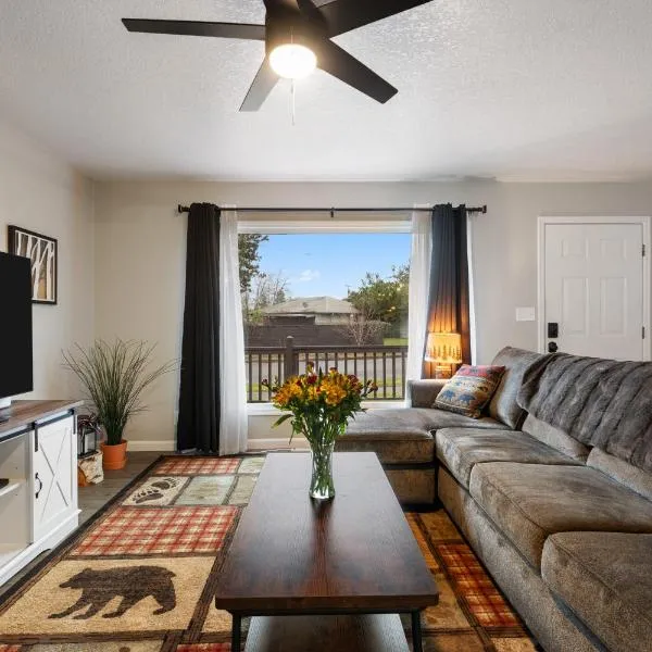 Cozy Retreat, Pet-friendly Haven, hotel in Vancouver