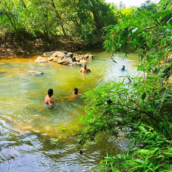 Roshara Nalla, hotel em Ambepussa