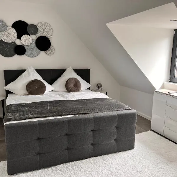 Neubau Maisonette Apartment 2,5 Zimmer, hotel in Mönchengladbach