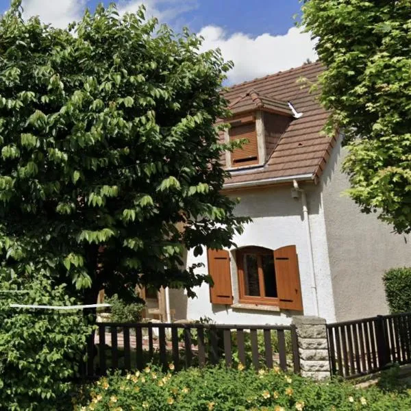Chambre climatisée, entre Paris Disneyland, au coeur des Jeux Olympiques canoë-kayak, – hotel w mieście Vaires-sur-Marne