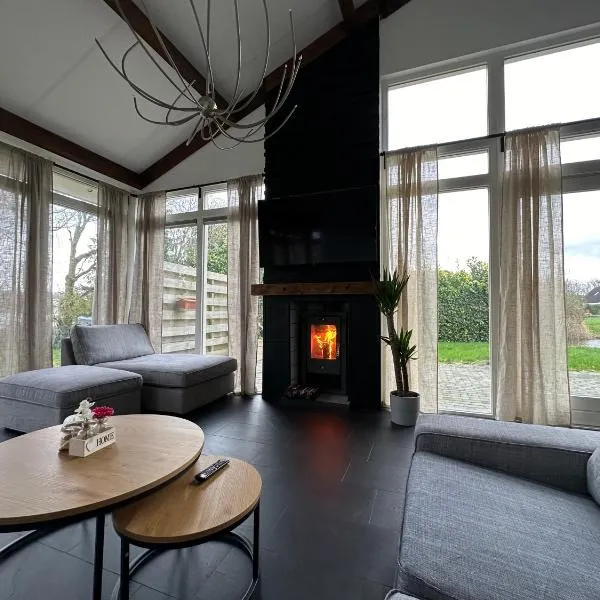 Groot vakantiehuis nabij Amsterdam inclusief jacuzzi, hotel v destinaci Zeewolde