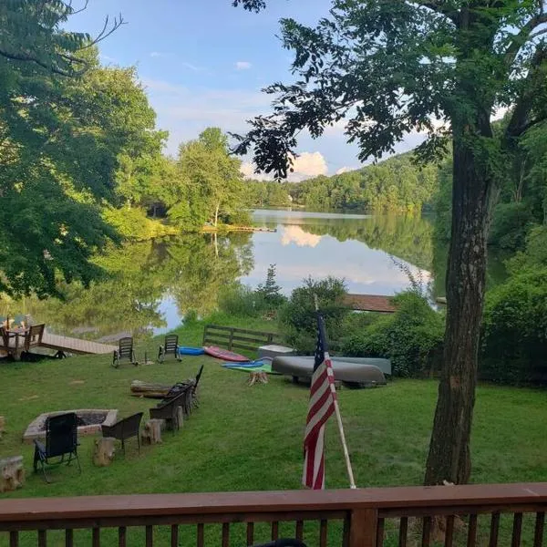 Waterfront Cabin 20 Mins to National Park & Massanutten!, hotel in Stanardsville