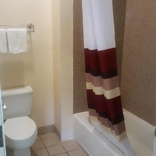 Red Roof Inn & Suites Houston – Humble/IAH Airport, hotel in Humble