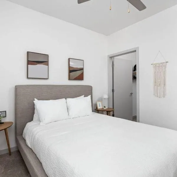 CozySuites 1BR in Bottleworks Indy Unit #7, hotel a Indianapolis