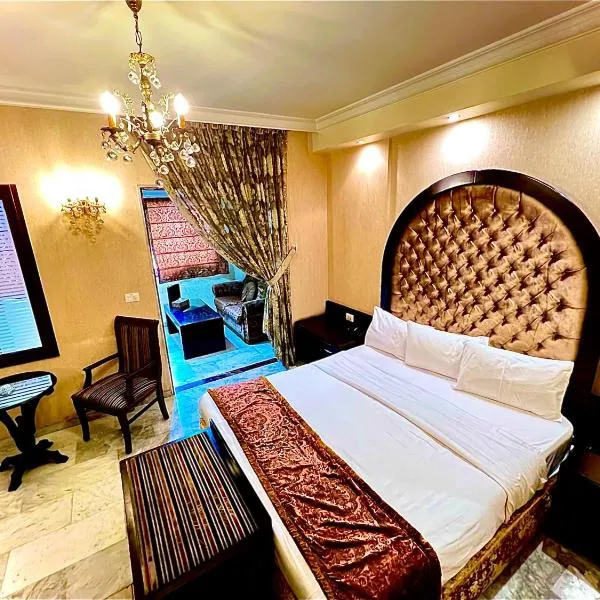 Queens Suite Hotel โรงแรมในAl Ghazālah