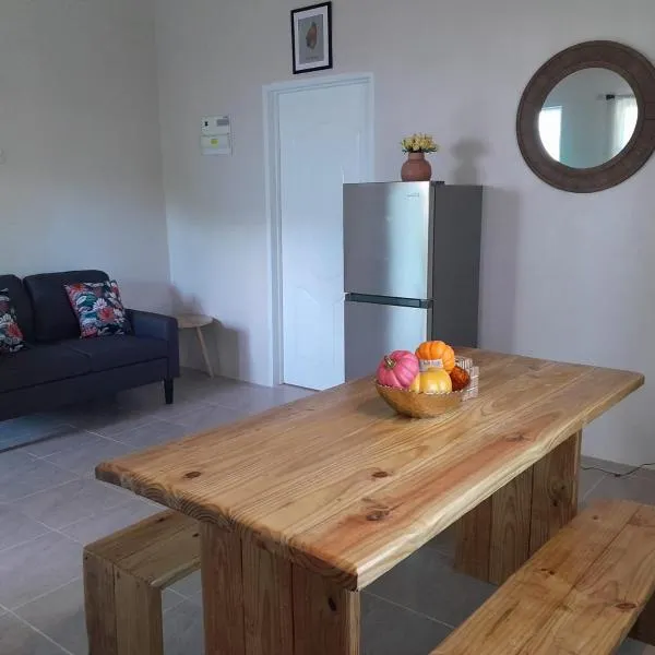 Vee's Country Apartments, hotel di Micoud
