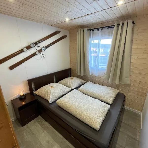 TinyHaus #4 Hülben - Ortsrand - kostenlose Parkplätze, hotel in Hülben
