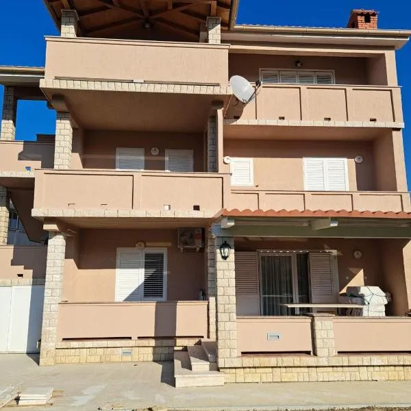 Lili Rab, Hotel in Rab