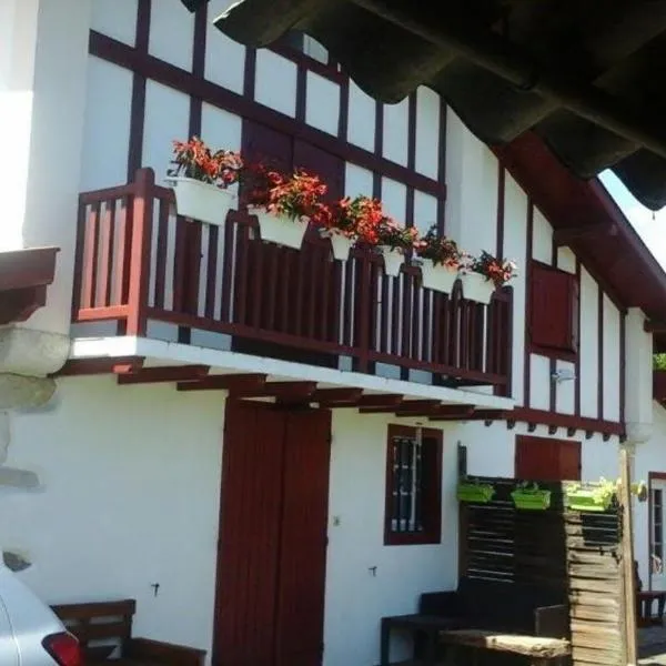 Location appartement dans Maison Basque, hótel í Biaudos