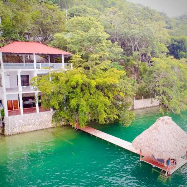 El Remate Panoramic View House 3 Levels Peten, hotel in Jobompiche