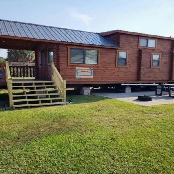 Water view Cabin near North Topsail Beach, hotel v destinaci Sneads Ferry