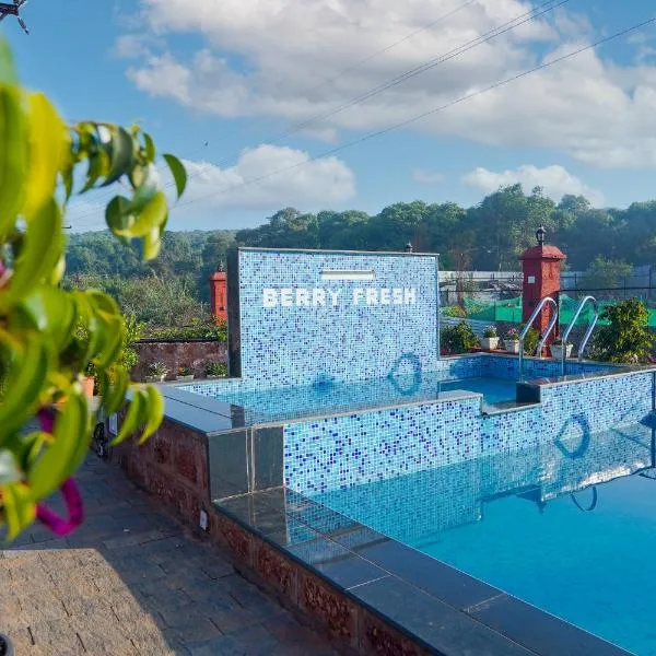 Berry Fresh Stays Mahabaleshwar With Pool, hótel í Mahābaleshwar