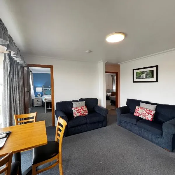 Regatta Point Tavern & Holiday Villas, hotel v destinaci Strahan