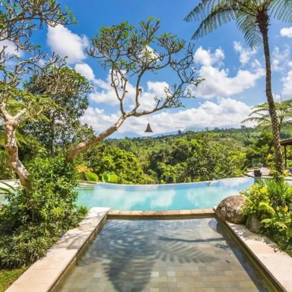 Jungle Villa! Breath-taking views & near Ubud!, hotel v destinaci Penginyahan