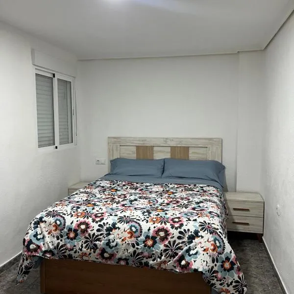 Lovely rooms near the metro, хотел в Патерна