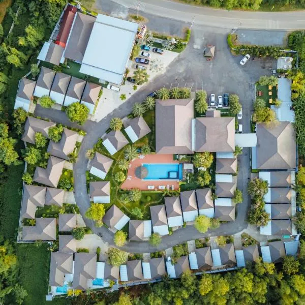 Ioon Resort ไออุ่นรีสอร์ท, hotel v destinaci Sara Buri