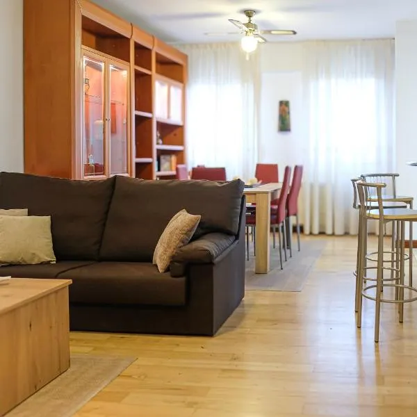 APARTAMETO BAZTANGOA I, hotel v destinaci Elizondo