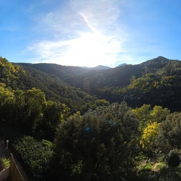 Studio au coeur de l'Esterel à Théoule-sur-Mer、テウル・シュル・メールのホテル