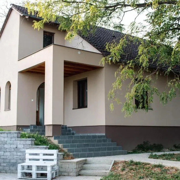 Molnár Apartment, hotel v destinaci Lovászi