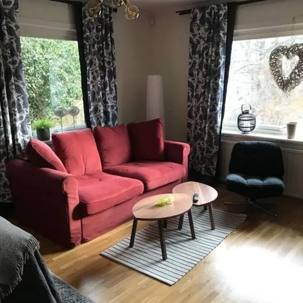 Mysig lägenhet, nära det mesta!, hotel v destinaci Uddevalla