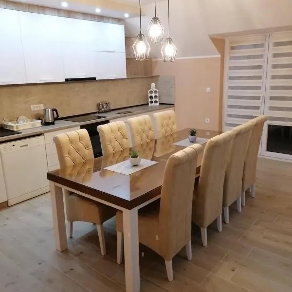 Apartman Dalmacija โรงแรมในEčka