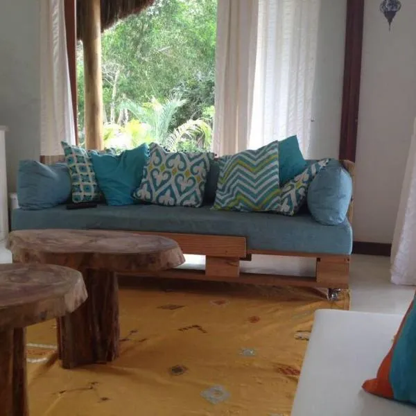 Casa charmosa na Praia de Santo Andre/ Bahia, hotel din Santa Cruz Cabrália