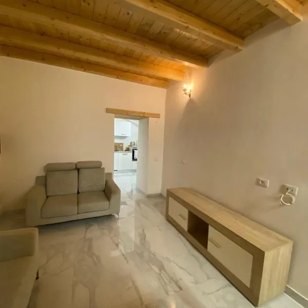Luxury House Bergamo vicino aeroporto Orio e Ospedale Papa Giovanni XXIII, hotel in Curno