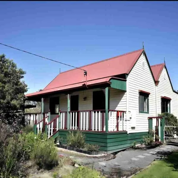 Relaxing & beautiful Miner's cottage near Wilson’s Prom, hotel v destinaci Foster