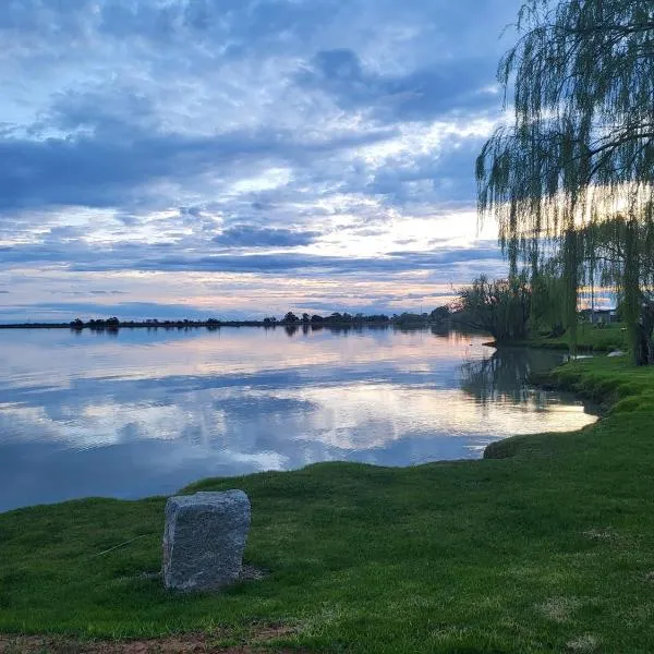Kangaroo Lake C & C Park, hotel in Mystic Park