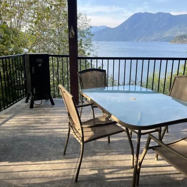 Shoreside Private room, hotel v destinaci Sechelt