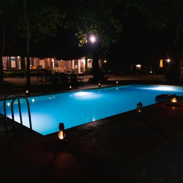 Tiger Trails Resort, Hotel in Tāla