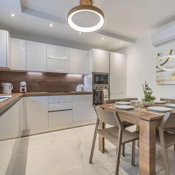 New and modern home in Ta Xbiex, great location!, hotel in Taʼ Xbiex