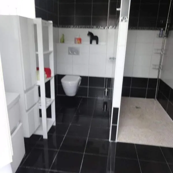 chambre avec salle de bain privatisée avec petit déjeuner compris, hotel em Auxonne