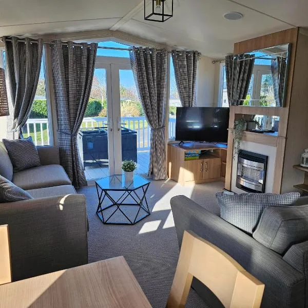 Beautiful caravan near Edinburgh nr 14, hotel in Port Seton