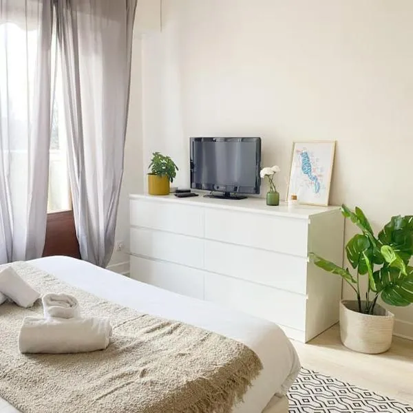 Le Syrme • 450m de la plage, balcon & parking, viešbutis Ansi