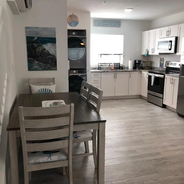 THE SANDCASTLE SUITE! Brand New 2Bedroom in Oceanfront Complex! BE THE FIRST to Visit our Condo Townhome with FREE Parking & Private Garage at Ocean Isles 38 Marathon FL KEYS! SPECIAL PRICING!!!، فندق في ماراثون