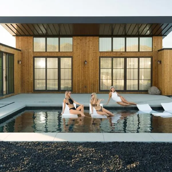 The Lunawood - Lux Home Pool and Spa, hotel v destinaci Joshua Tree