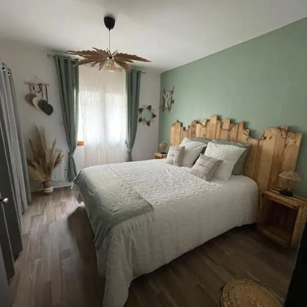 Maison « l’effet-mère »en rez de chaussée  – hotel w mieście Aigues-Mortes