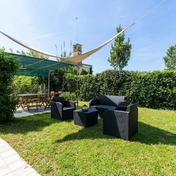 Fantastica casa sul mare con giardino privato, hotel v destinaci Marina di Pietrasanta