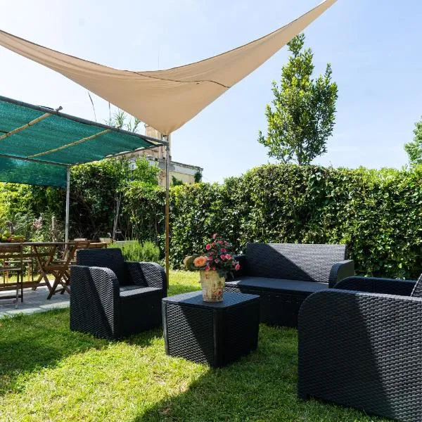 Fantastica casa sul mare con giardino privato, ξενοδοχείο σε Marina di Pietrasanta