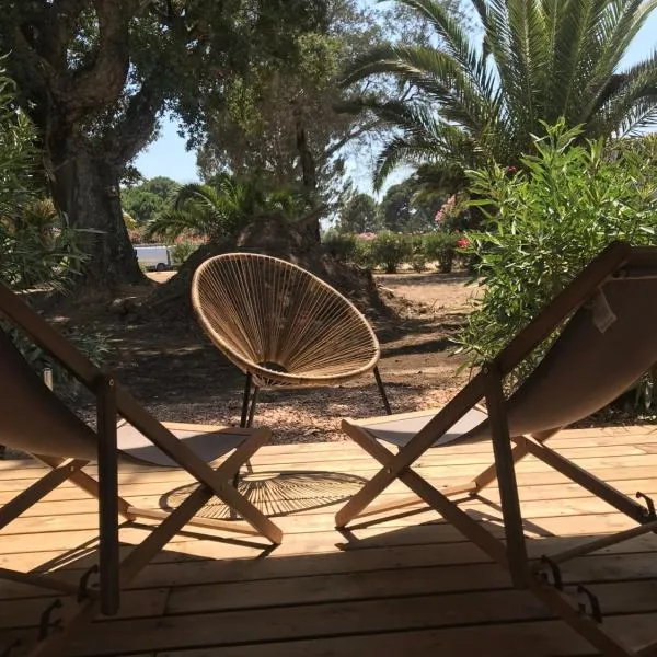 Résidence Fiori di Cala Rossa, Hotel in Lecci