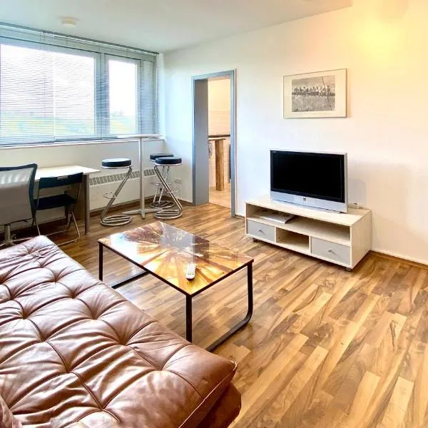 DOMspitzen-BLICK, cooles 2 Zimmer Apt mit Indoor-Swimmingpool auf dem Dach, Küche und Smart-TV, хотел в Кьолн