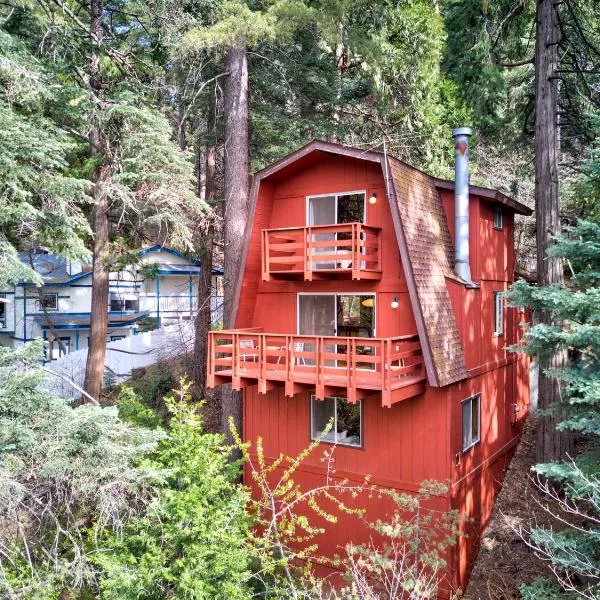 Pet & Kid Friendly Cozy Cabin, BBQ, Firepit, Outdoor Dining, Forest Views, hotel v destinaci Lake Arrowhead
